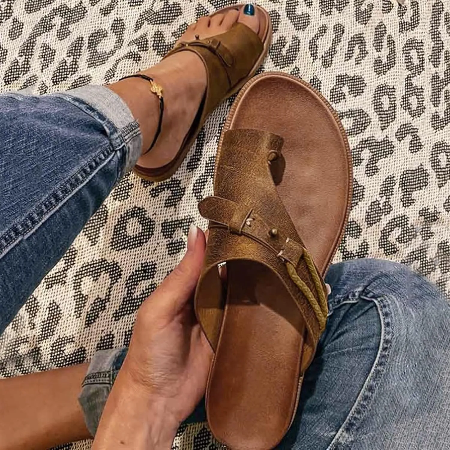 Eduavar Sandals for Women Dressy Summer, Flat Sandals for Women Summer Open Toe Leather Sandals Summer Travel Beach Sandals