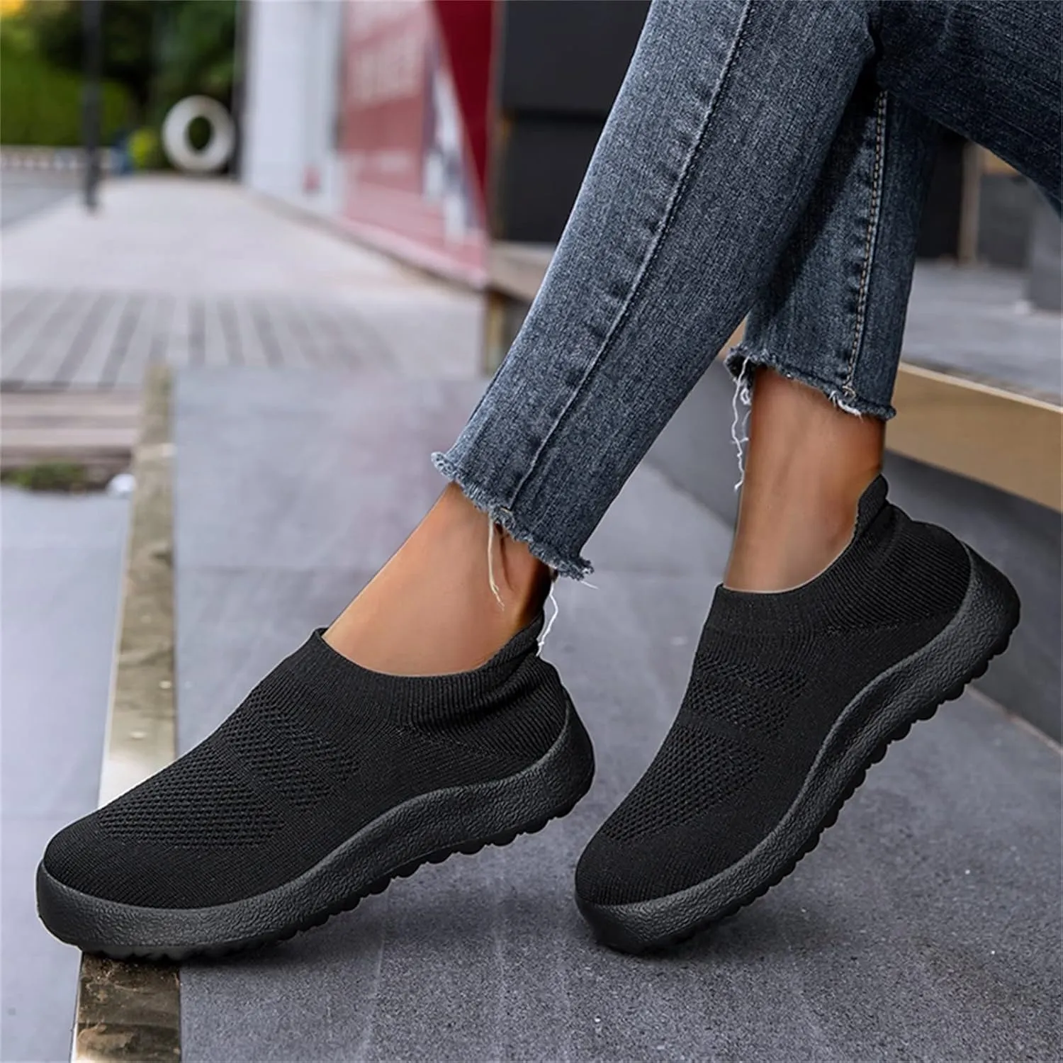 Fashion Spring and Summer Women Sports Shoes Flat Bottom Lightweight Slip On Fly Woven Mesh All Terrain Shoes
