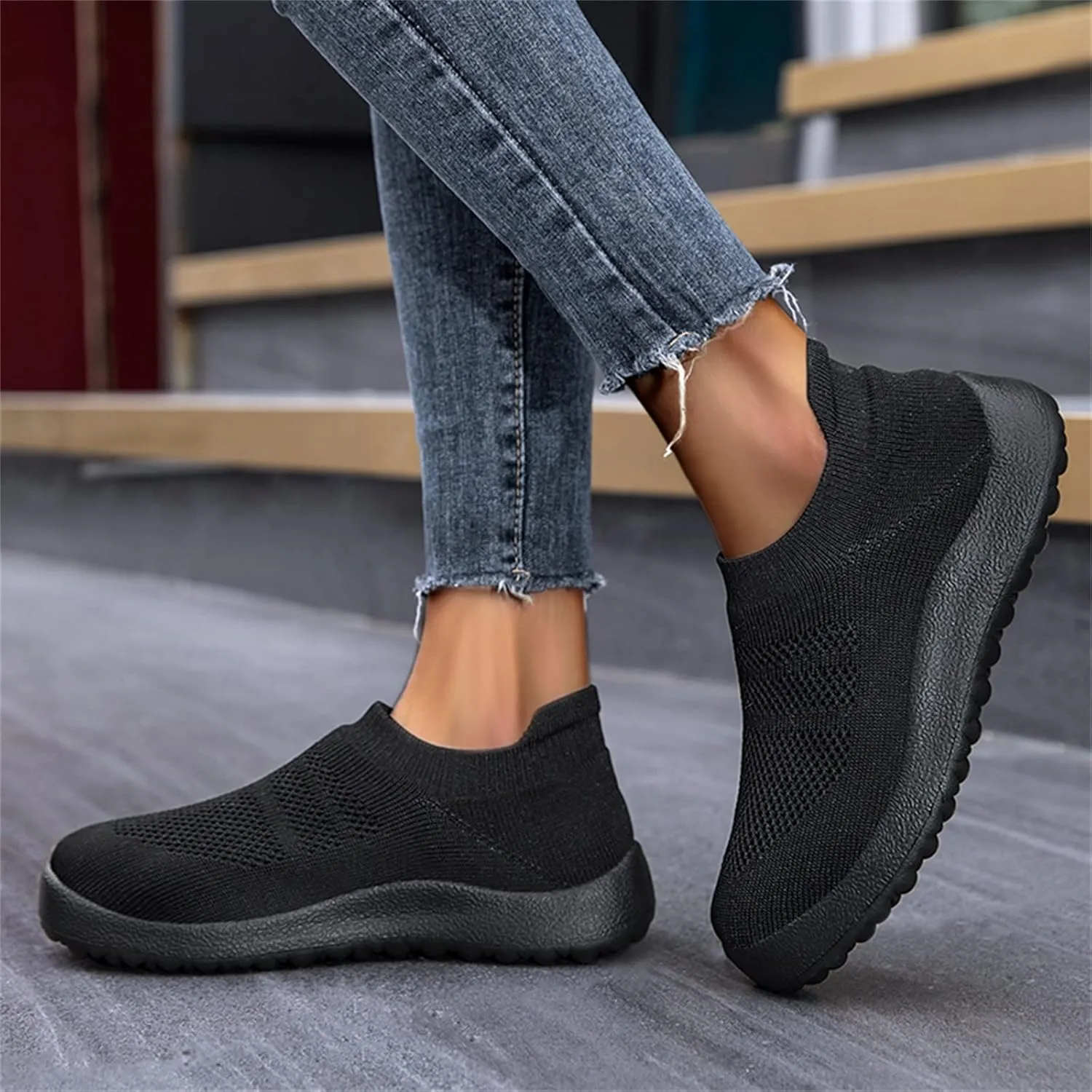 Fashion Spring and Summer Women Sports Shoes Flat Bottom Lightweight Slip On Fly Woven Mesh All Terrain Shoes